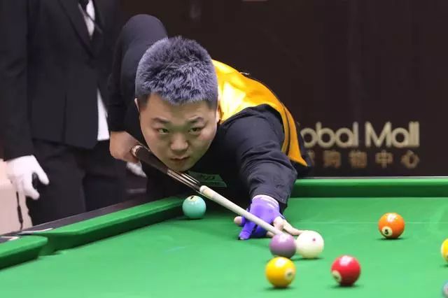 员们依然凭 员们依然凭