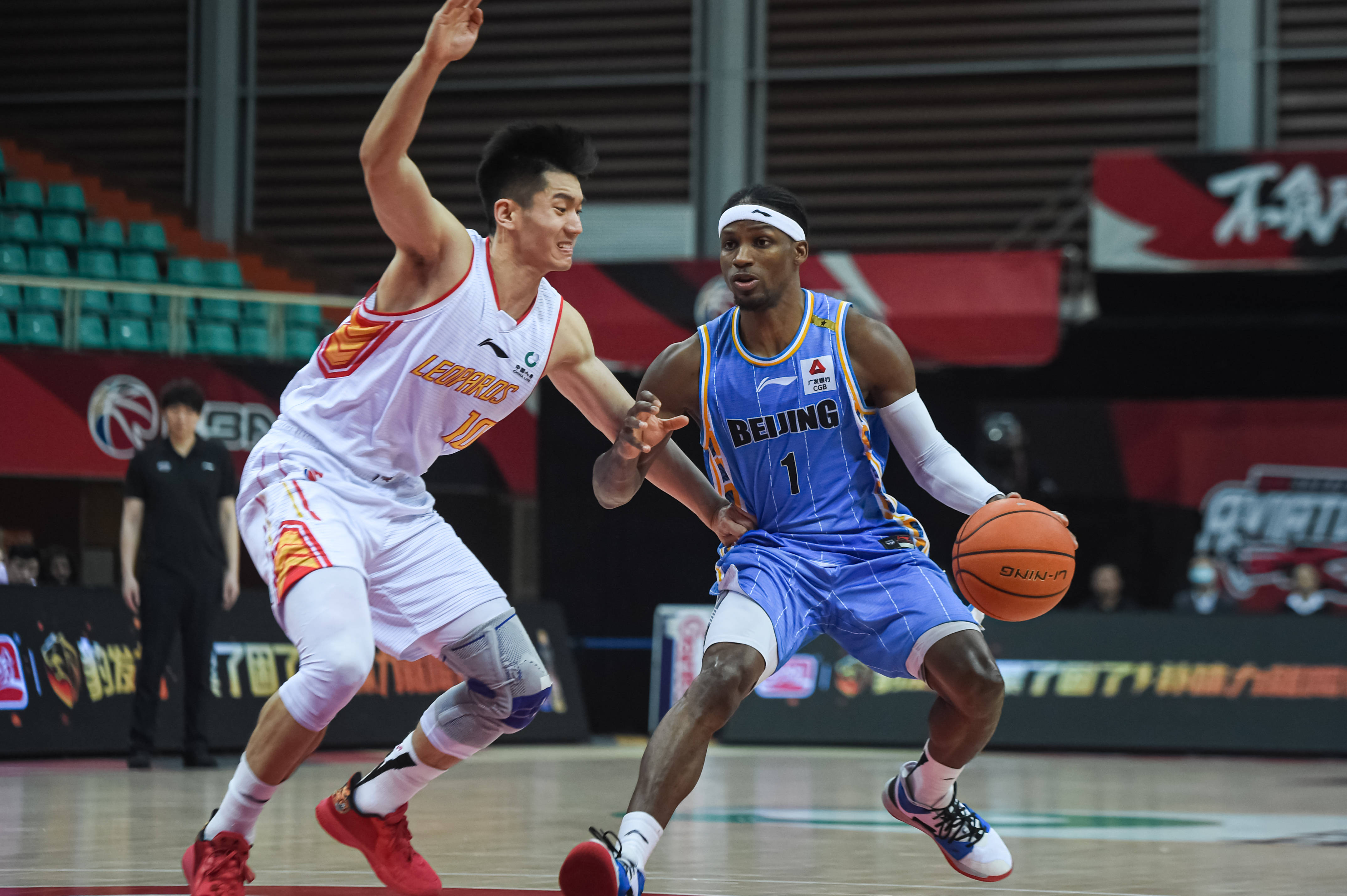 从中我们不 从中我们不